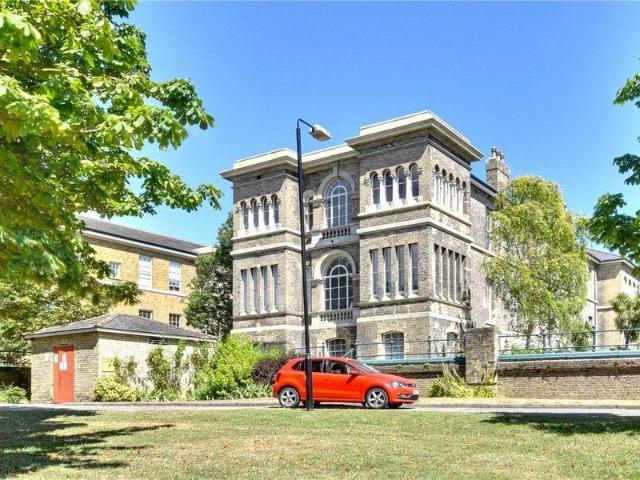 Apartment for sale in Royal Borough of Greenwich, Greater London