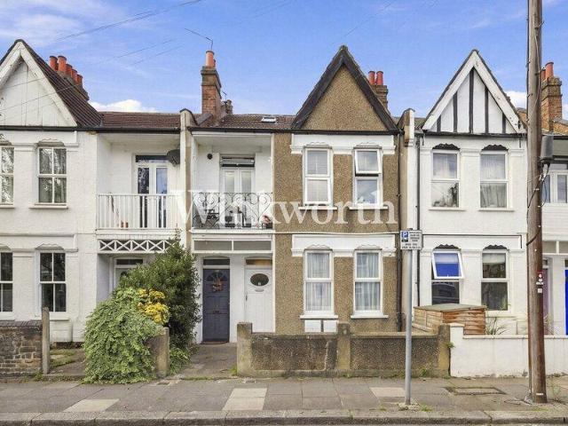 Apartment for sale in Cat Hill, England