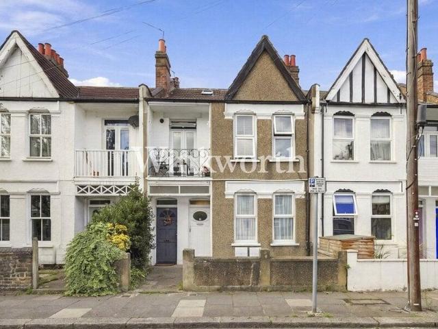 Apartment for sale in Cat Hill, England