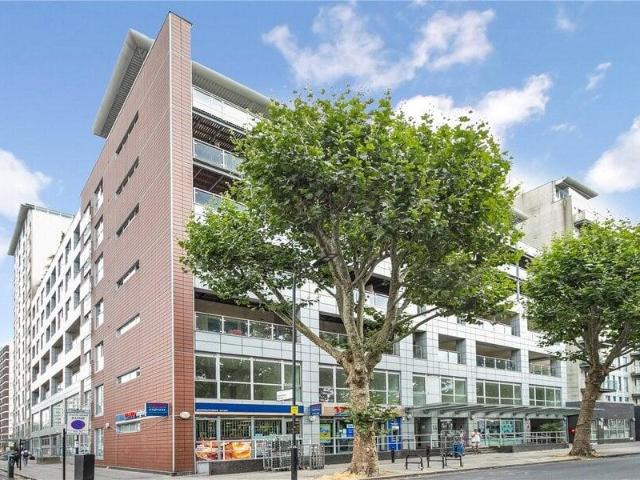 Apartment for sale in London Borough of Enfield, Greater London