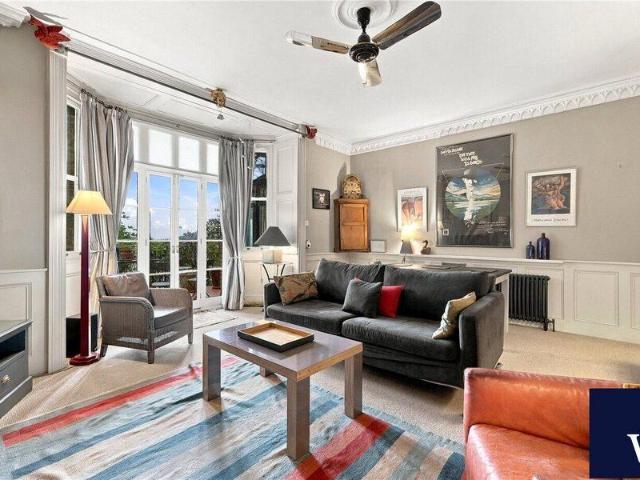 Apartment for sale in Cat Hill, England