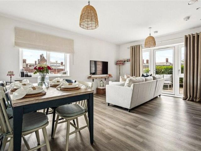 Apartment for sale in Cat Hill, England