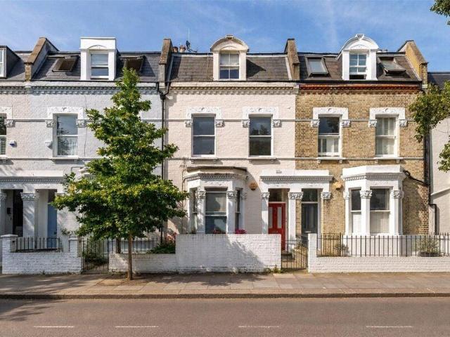 Apartment for sale in Cat Hill, England