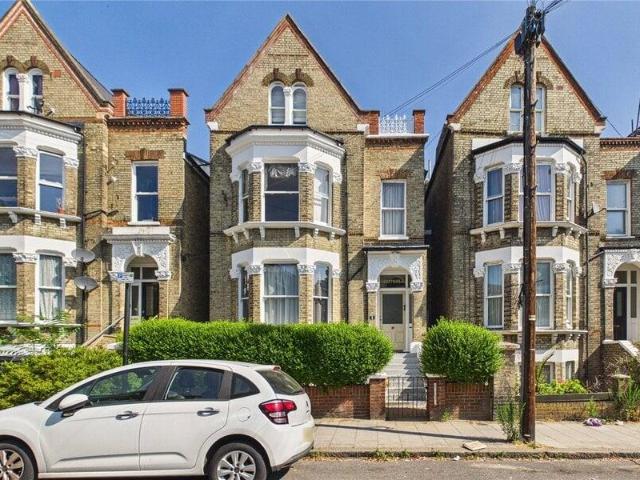 Apartment for sale in Cat Hill, England