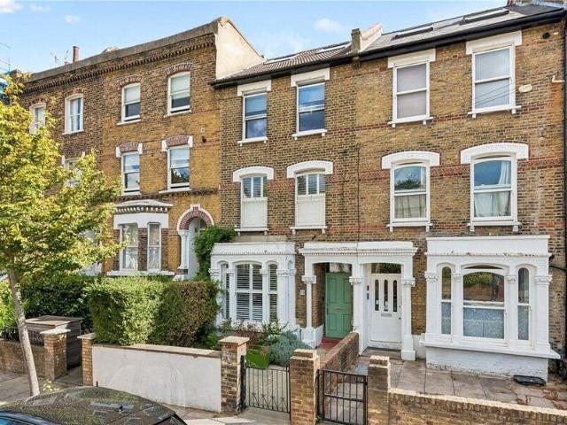Apartment for sale in Cat Hill, England