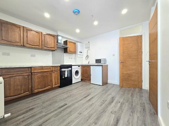 Apartment for rent in London Borough of Croydon, Waddon