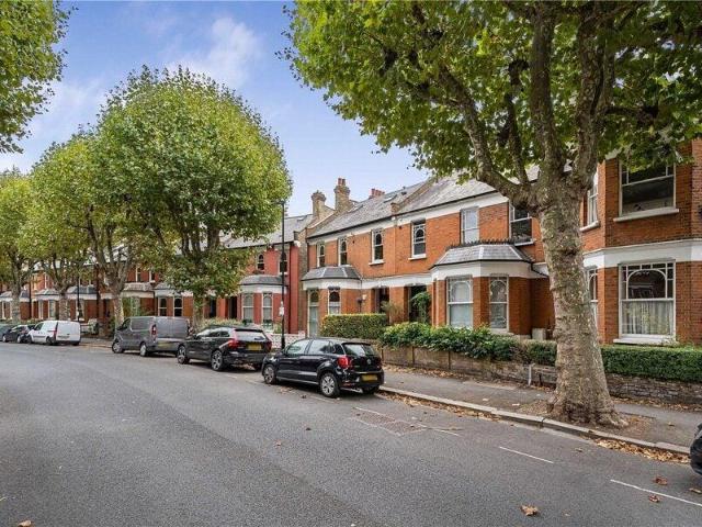 Apartment for sale in Cat Hill, England