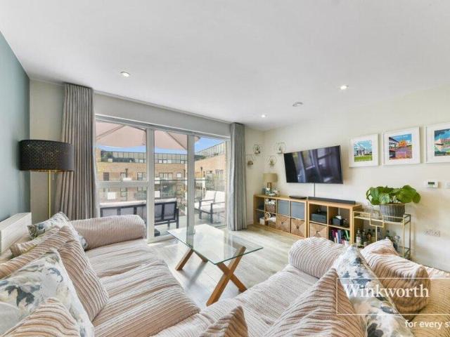 Apartment for sale in Cat Hill, England