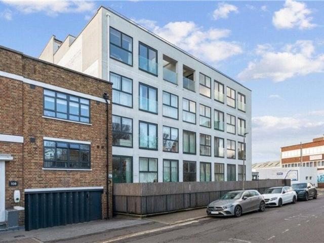 Apartment for sale in Cat Hill, England
