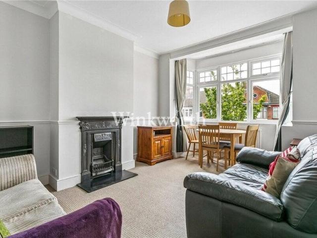 Apartment for sale in Cat Hill, England