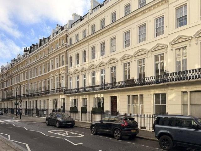 Apartment for sale in Cat Hill, England