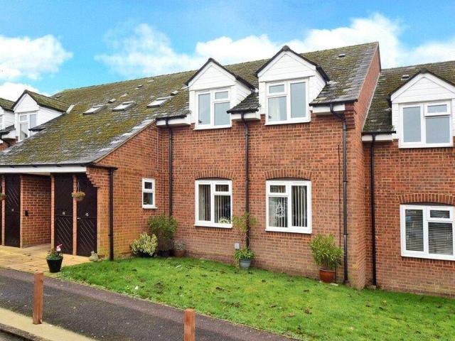 Apartment for sale in Surrey, England