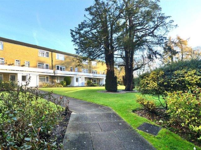 Apartment for sale in Surrey, England