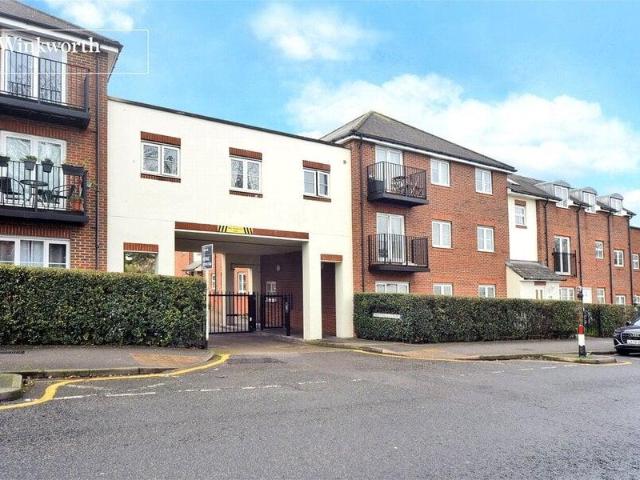 Apartment for sale in Surrey, England