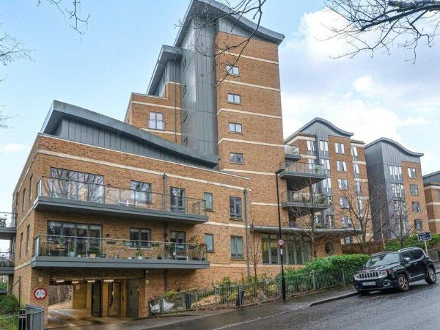 Apartment for sale in Cat Hill, England