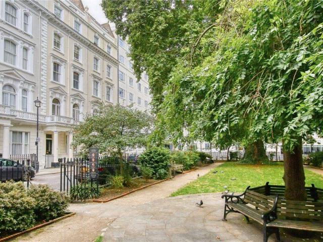 Apartment for sale in Cat Hill, England