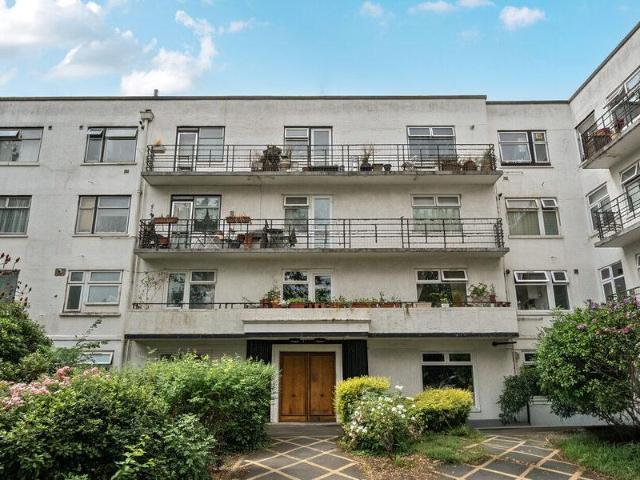 Apartment for sale in Cat Hill, England
