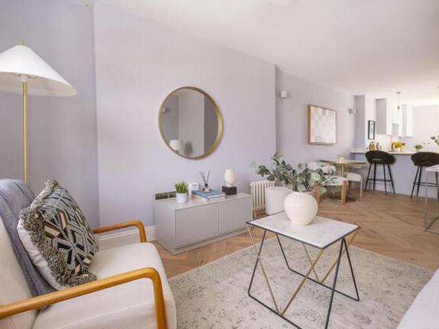 Apartment for sale in Teddington, Strawberry Hill