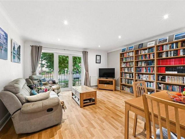 Apartment for sale in London Borough of Bromley, Greater London