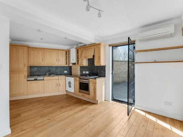 Apartment for rent in Chalk Farm, Greater London