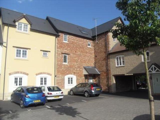 Apartment for rent in Haydon End, Abbey Mead