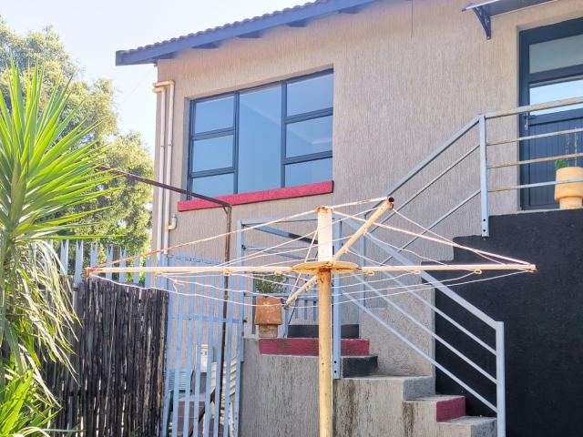 Apartment for rent in Allen Grove, Kempton Park