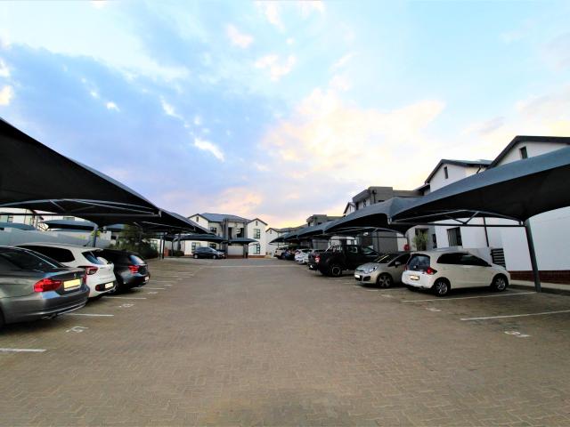 Apartment for rent in Broadacres AH, City of Johannesburg Metropolitan Municipality