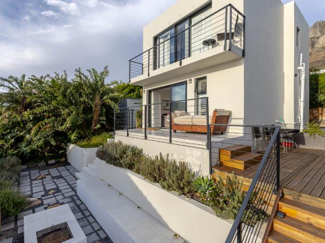 Apartment for rent in Camps Bay, Cape Town