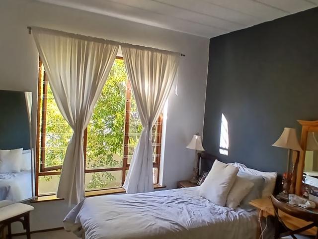 Apartment for rent in Craighall Park, Rosebank