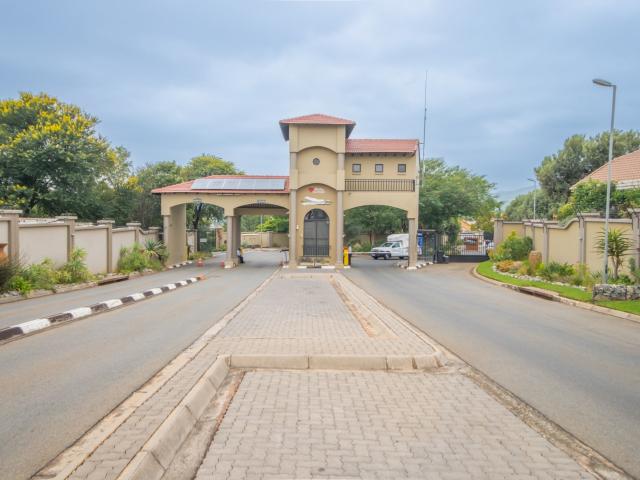 Apartment for rent in Krugersdorp, Mogale City Local Municipality