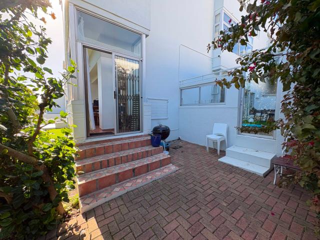 Apartment for rent in Fresnaye, Cape Town