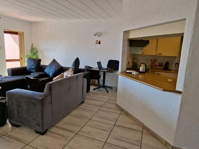 Apartment for rent in Little Falls, Roodepoort