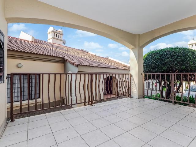 Apartment for rent in Little Falls, Roodepoort