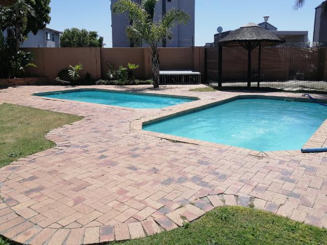Apartment for rent in Cape Town Ward 107, City of Cape Town