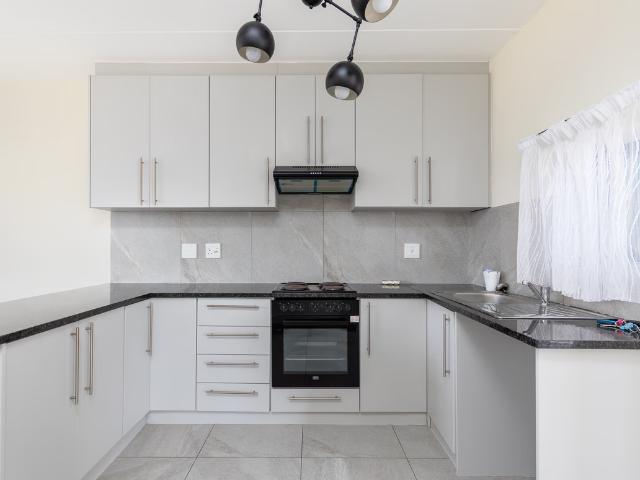 Apartment for rent in Cape Town Ward 107, City of Cape Town