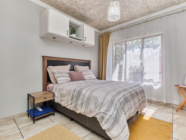 Apartment for rent in Paulshof, Alexandra
