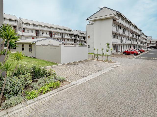 Apartment for rent in Cape Town Ward 103, City of Cape Town