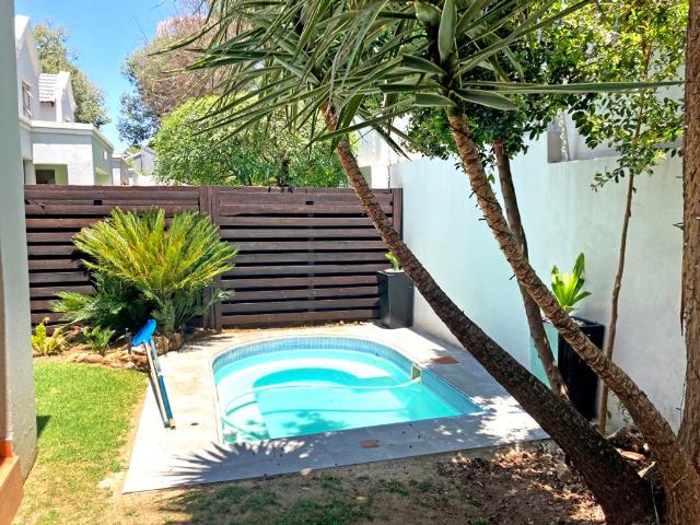 Apartment for rent in Waverley, Johannesburg