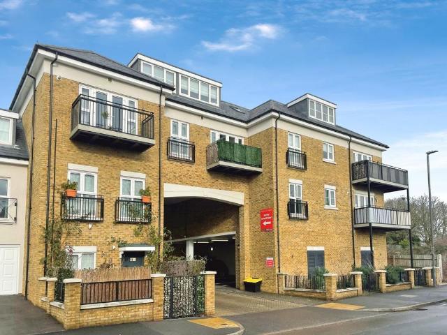 Flat for rent in Burnham, Slough