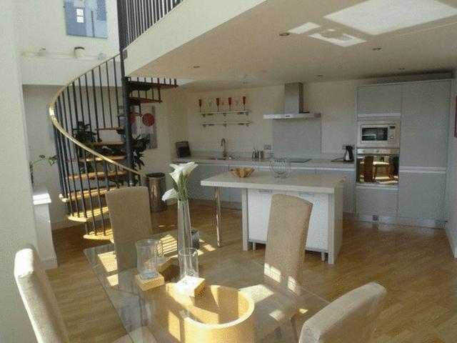 Flat for rent in Huddersfield, West Yorkshire