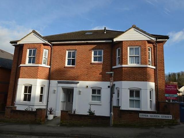Flat for rent in Holloway Hill, Fole