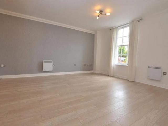 Apartment for rent in Hatherley, Cheltenham