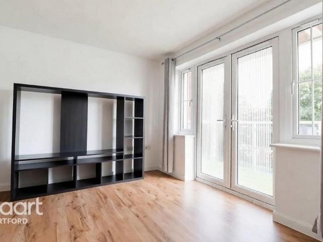 Apartment for rent in Stone, Monks Orchard