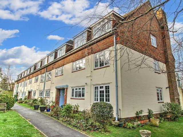 Flat for rent in Willingdon, Cross In Hand