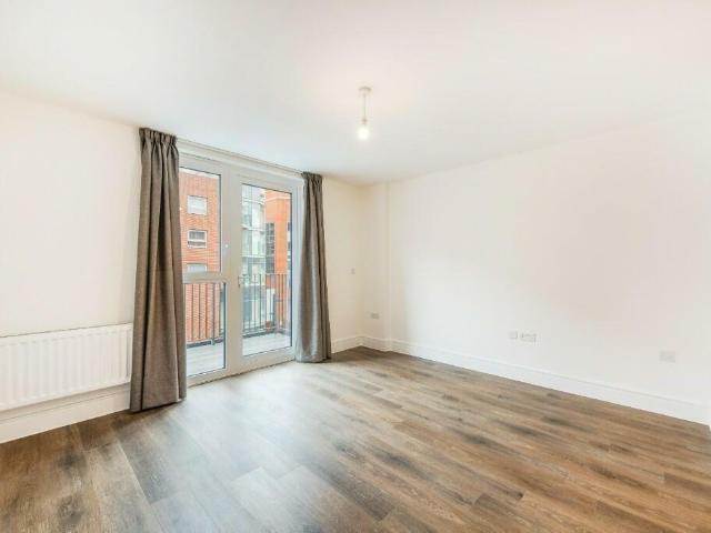 Flat for rent in Daws Hill, Cressex