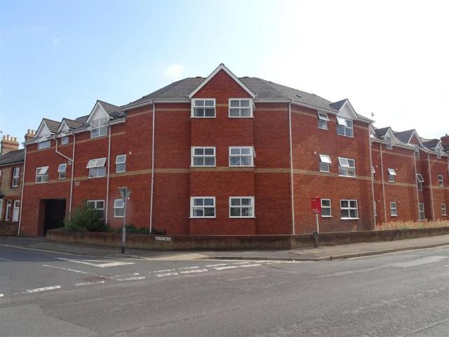 Flat for rent in Firepool, Rumwell
