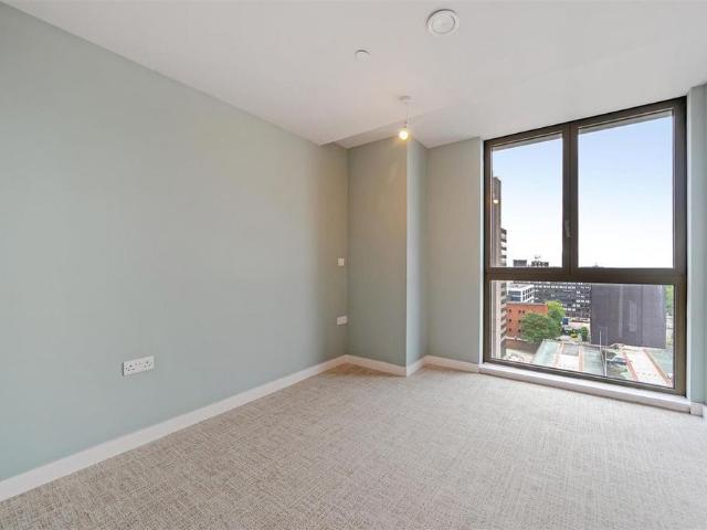 Apartment for rent in Gorse Hill, Trafford Park