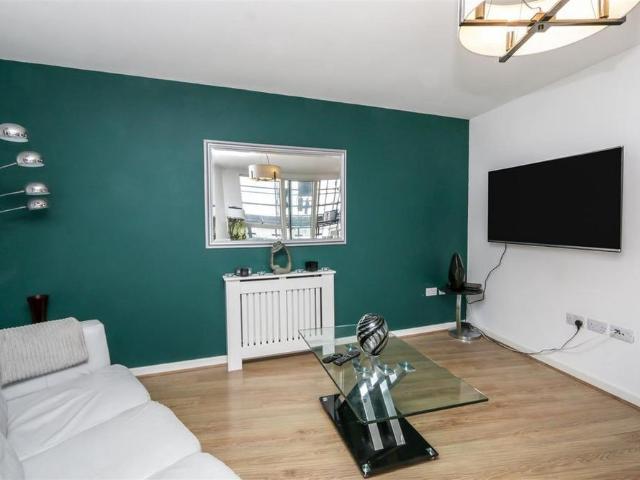 Apartment for rent in Swanscombe and Greenhithe, Monks Orchard
