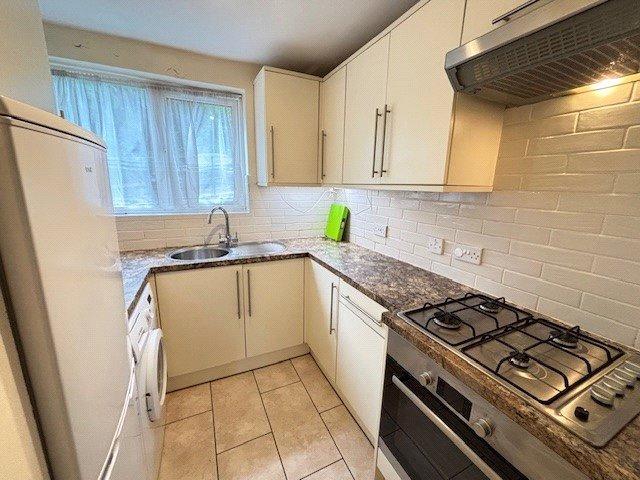 Flat for rent in London Borough of Croydon, Purley