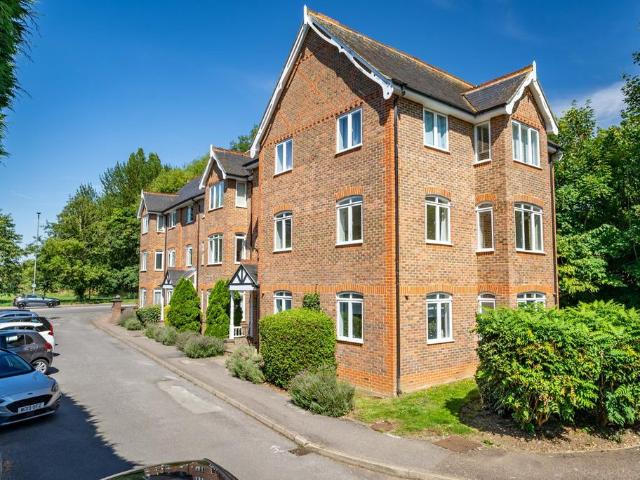 Flat for rent in St Albans, Five Acres